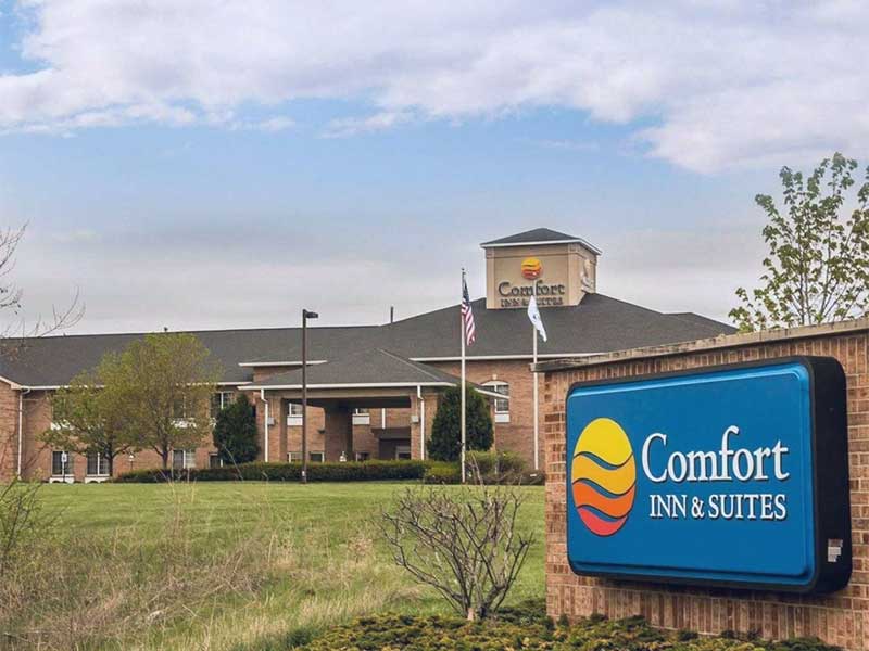 Comfort Inn & Suites in Fenton MI 48430